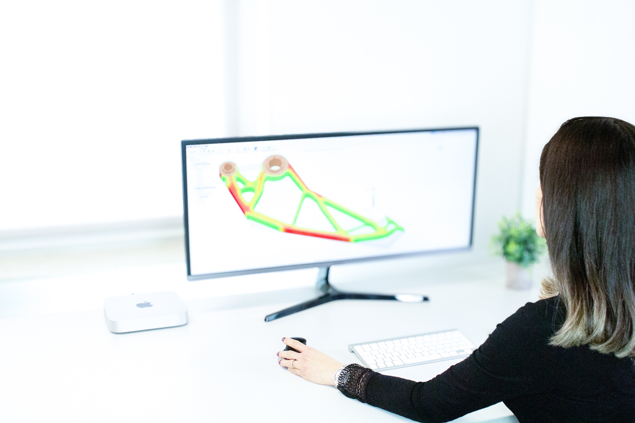 Hubtür als Maschinenschutztür zur Erhöhung der Maschinensicherheit im Maschinen- und Anlagenbau